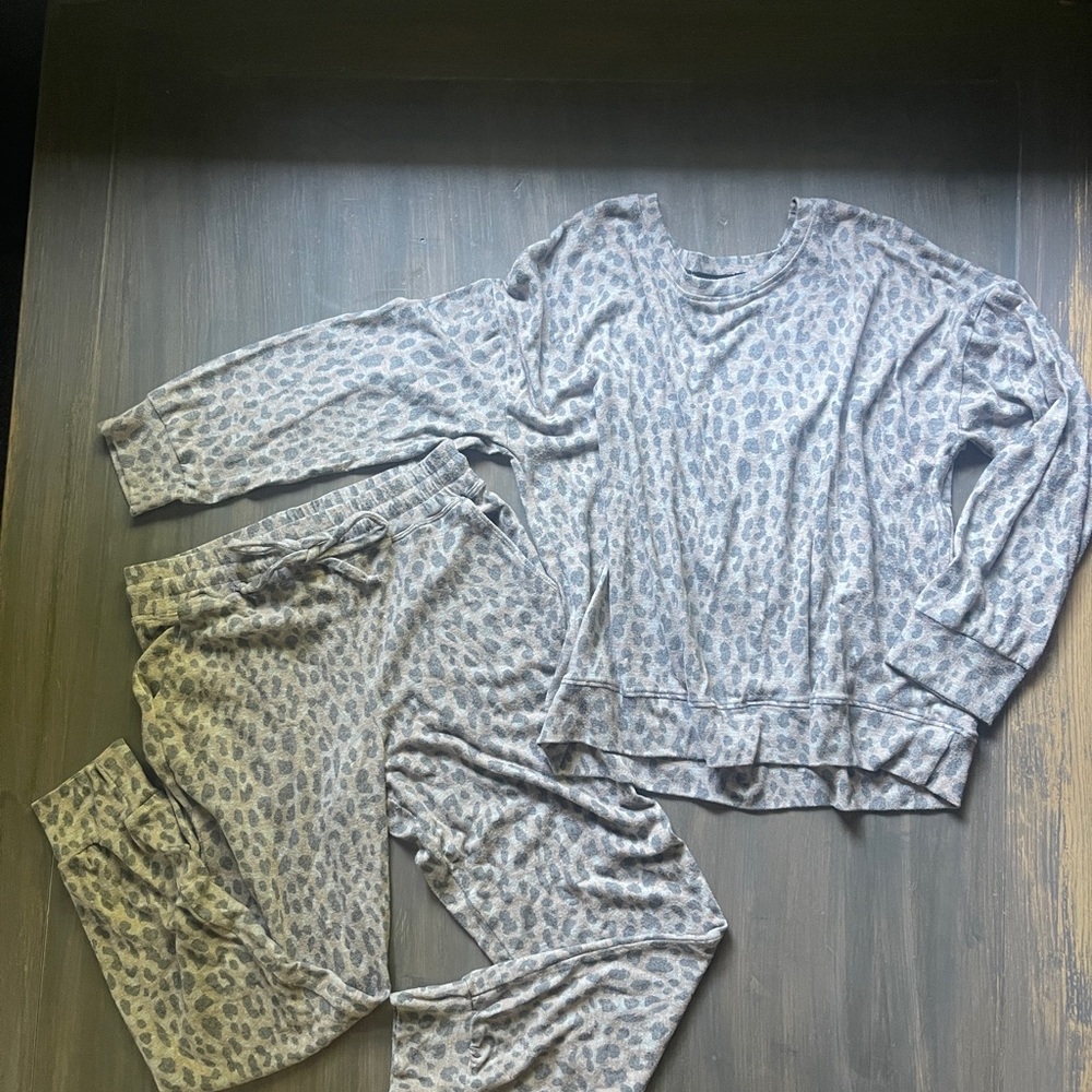 Sundry Gray Leopard Print Pajama Set